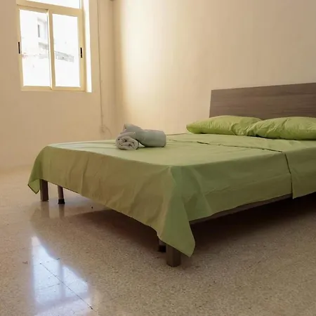 House Next To Sea, Grand & Unique Maltese Style Holiday home *