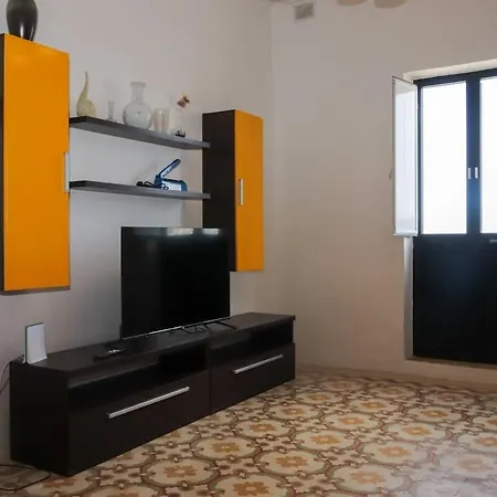 House Next To Sea, Grand & Unique Maltese Style * 圣保罗湾城